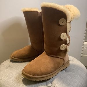 Uggs Triple Button Bailey Boots Tan